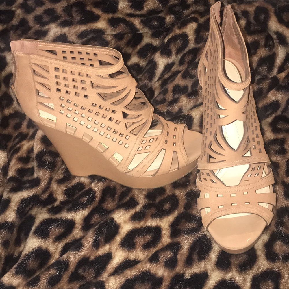 Gianni Bini Tan Wedges.